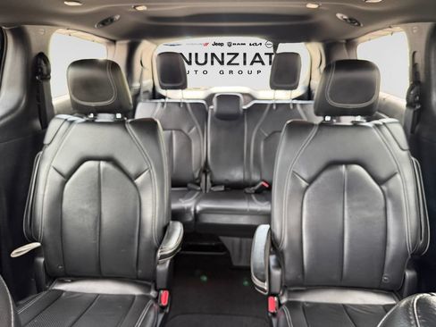 Used 2021 Chrysler Pacifica Touring-L w/ Premium & Safety Sphere Group AWD/4WD image 16