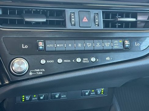 Used 2025 Lexus ES 300h w/ Premium Package FWD image 23