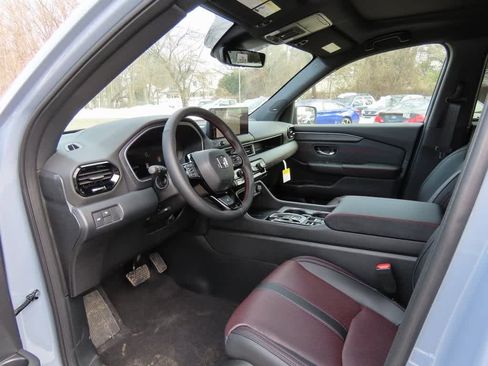 New 2026 Honda Pilot Black Edition image 2