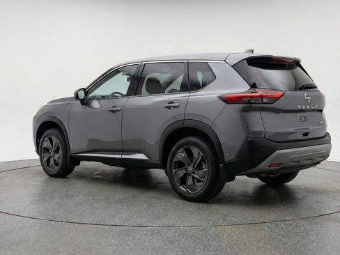 Used 2025 Nissan Rogue SV image 6