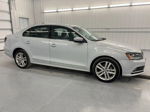 Used 2017 Volkswagen Jetta SEL Premium image 1