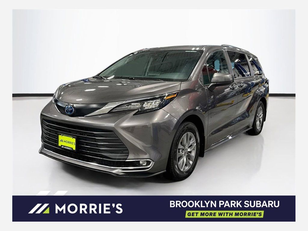 Used 2024 Toyota Sienna XLE AWD/4WD image 1