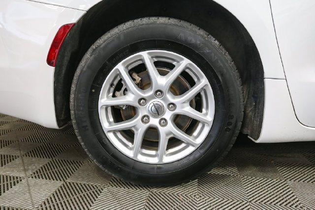 Used 2022 Chrysler Voyager LX FWD image 15