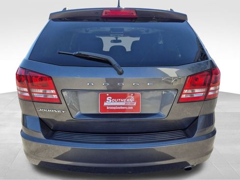 Used 2016 Dodge Journey SE w/ Flexible Seating Group image 4