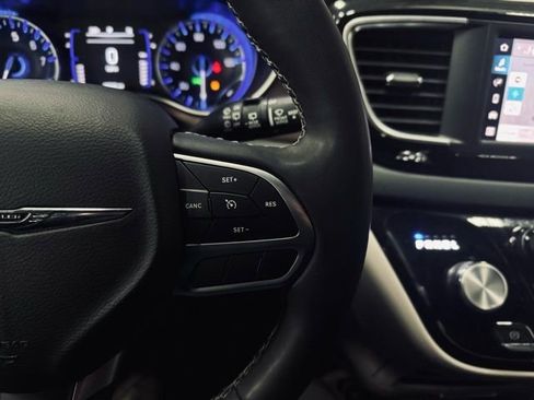 Used 2023 Chrysler Voyager LX image 28