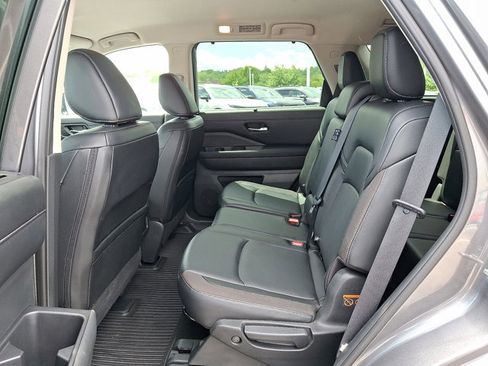 Used 2023 Nissan Pathfinder SL w/ Lighting Package (N92) AWD/4WD image 10