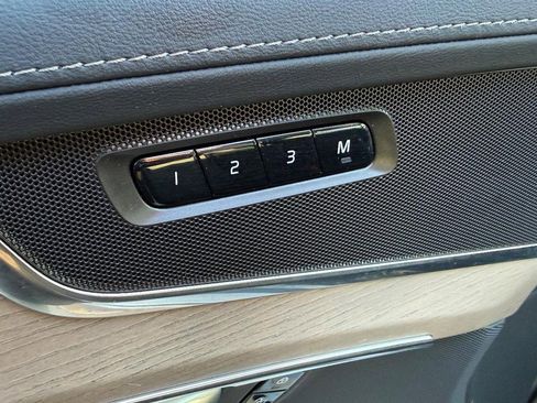 Certified 2025 Volvo XC90 B6 Plus image 17