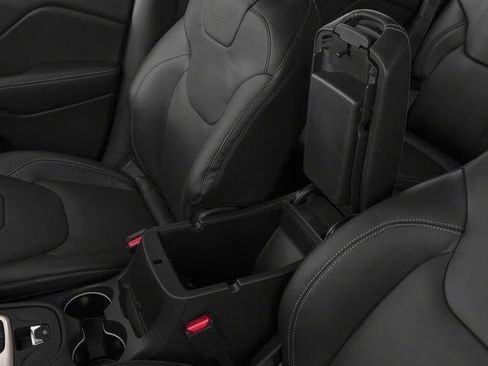 Used 2017 Jeep Cherokee Limited FWD image 18
