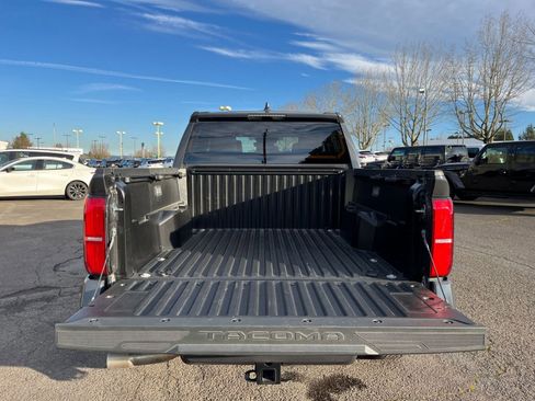 Used 2025 Toyota Tacoma TRD Off-Road image 31