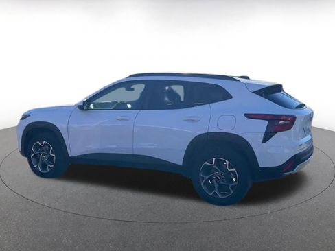 Used 2025 Chevrolet Trax LT image 9