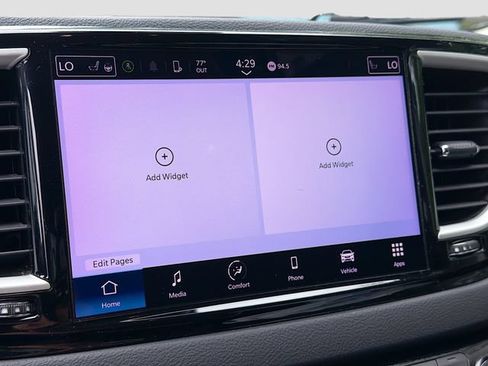 Used 2023 Chrysler Pacifica Touring-L FWD image 19