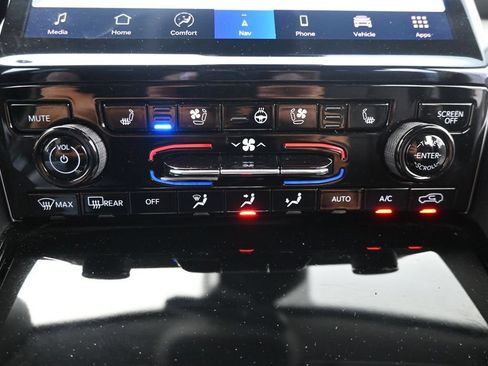 Used 2023 Jeep Grand Cherokee Limited w/ Luxury Tech Group II AWD/4WD image 26