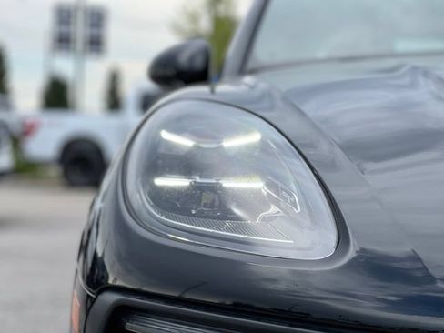 Used 2023 Porsche Macan Turbo AWD/4WD image 11