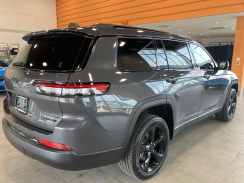 Used 2024 Jeep Grand Cherokee L Limited w/ Black Appearance Package AWD/4WD image 5