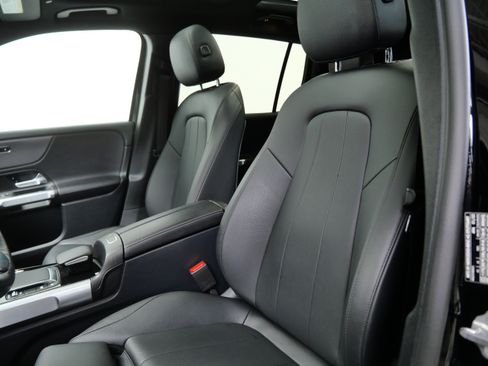 Certified 2022 Mercedes-Benz GLB 250 4MATIC image 15