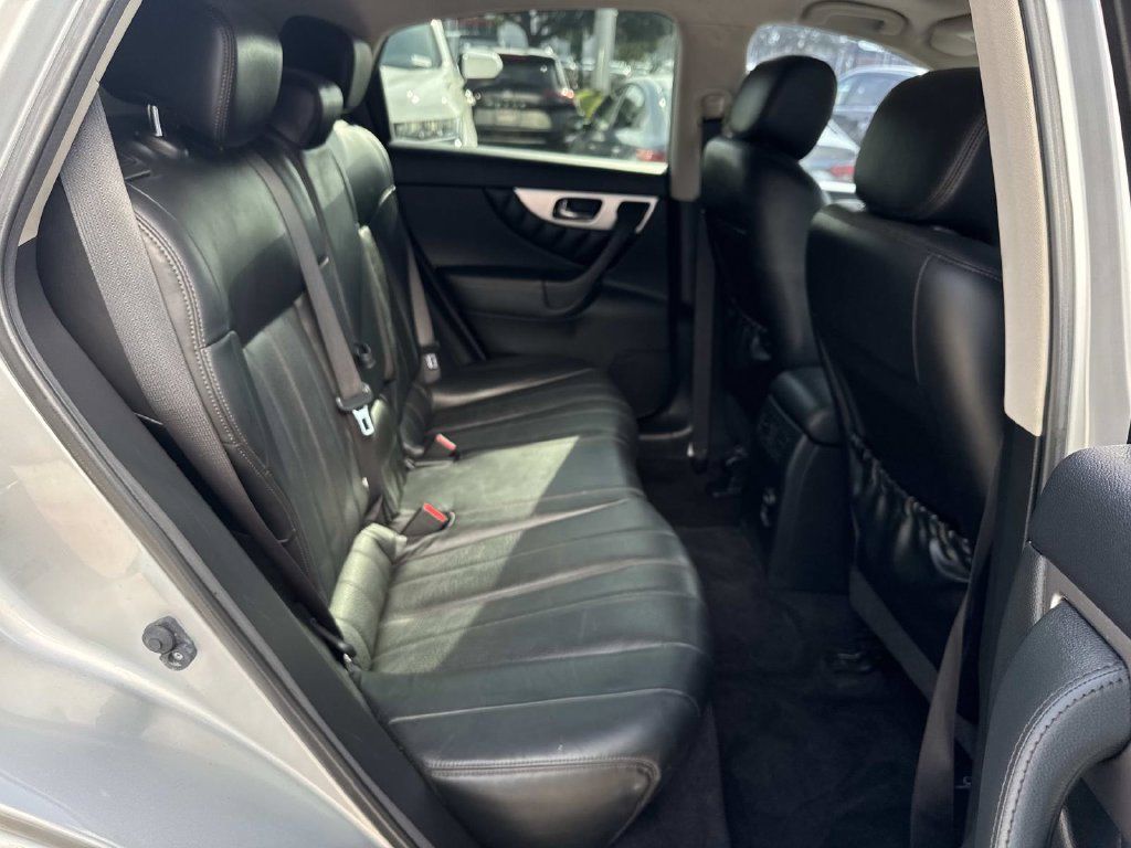 Used 2016 INFINITI QX70 2WD w/ Premium Package image 9