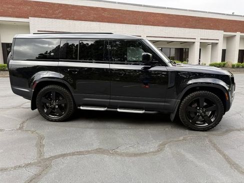 Used 2023 Land Rover Defender 130 SE image 9