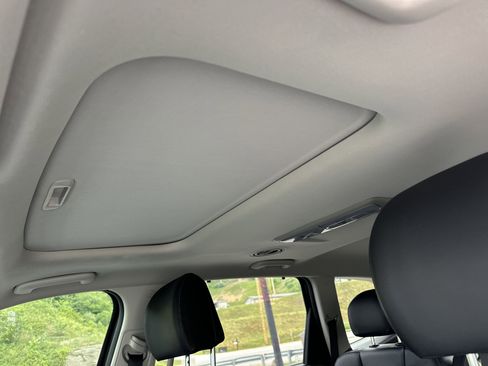 Used 2021 Kia Telluride EX w/ EX Premium Package FWD image 11