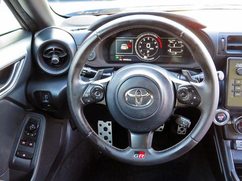 Used 2024 Toyota GR86 Premium image 24