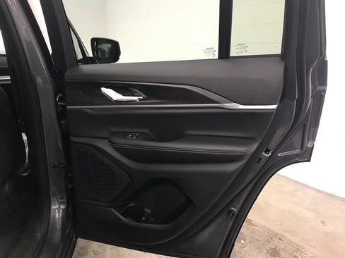 New 2025 Jeep Grand Cherokee Limited image 37