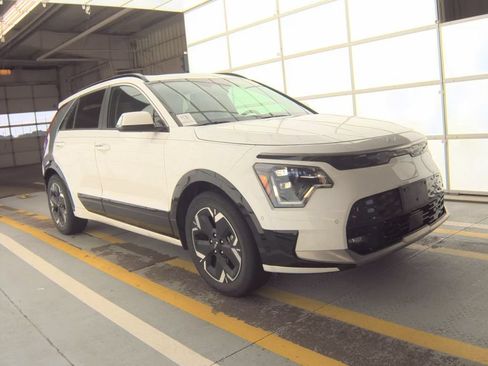 Used 2023 Kia Niro Wave w/ Wave Preserve Package FWD image 2