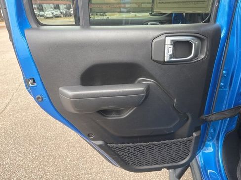 Used 2022 Jeep Gladiator Sport image 22