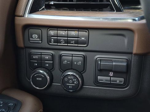 Used 2025 Chevrolet Tahoe High Country w/ Sun And Tow Package image 23