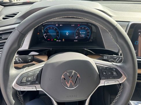 Used 2024 Volkswagen Atlas Cross Sport SE w/ Panoramic Sunroof Package image 32