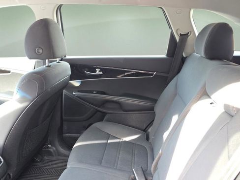 Used 2019 Kia Sorento LX w/ LX Convenience Package image 14