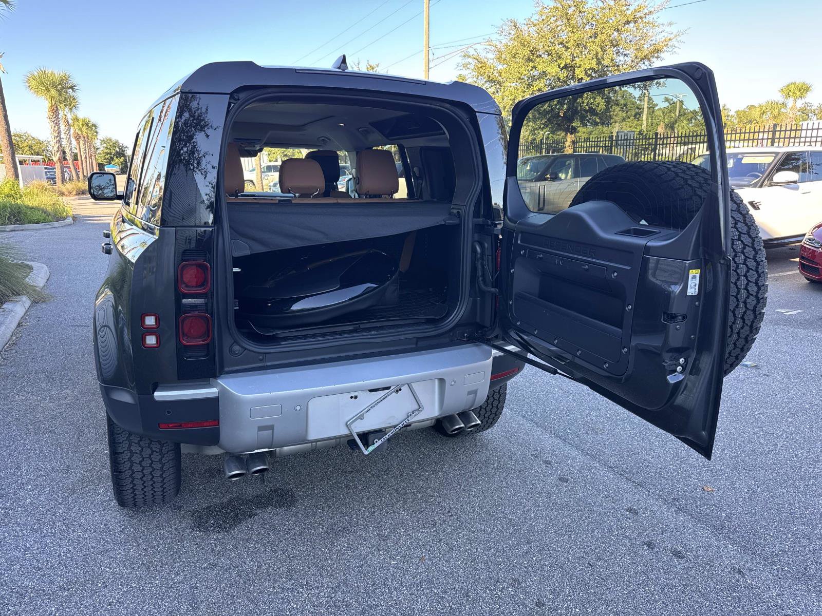Certified 2024 Land Rover Defender 110 SE AWD/4WD image 11