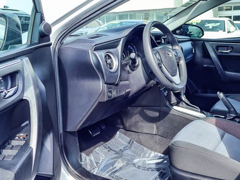 Used 2019 Toyota Corolla LE FWD image 2