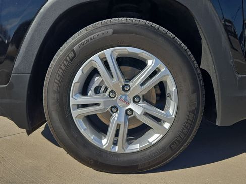 Used 2022 GMC Terrain SLE w/ Driver Convenience Package image 12