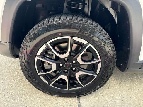 Used 2025 Jeep Compass Trailhawk AWD/4WD image 4
