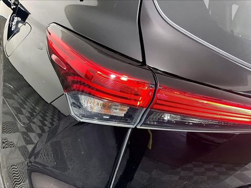 Used 2020 Toyota Highlander Limited FWD image 28
