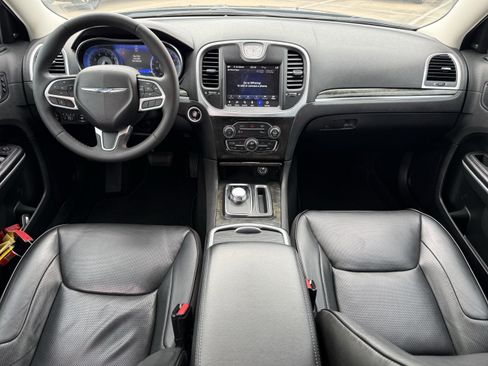 Used 2023 Chrysler 300 Touring L w/ Comfort Group image 12