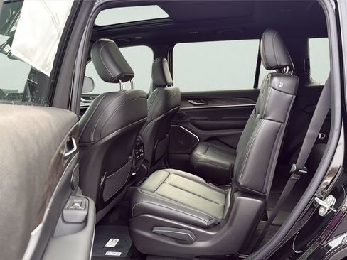 New 2026 Jeep Grand Cherokee L Limited w/ Luxury Tech Group II AWD/4WD image 23