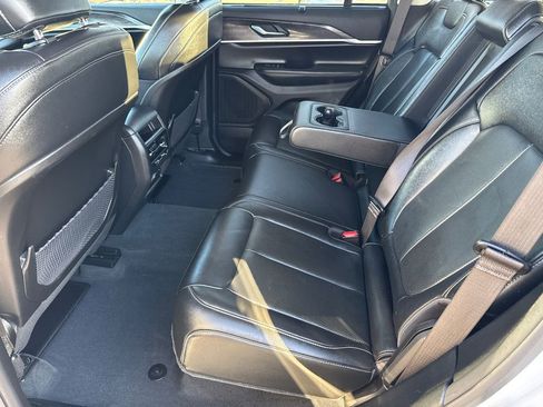 Certified 2023 Jeep Grand Cherokee Limited w/ Luxury Tech Group II AWD/4WD image 18