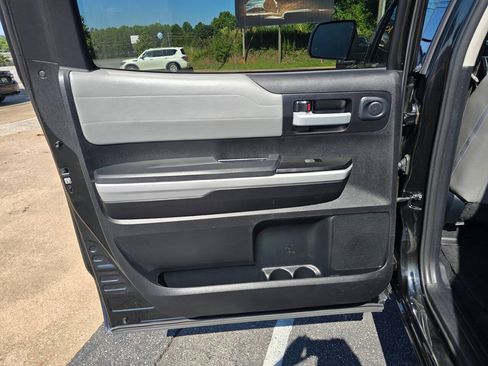 Used 2018 Toyota Tundra Limited w/ Limited Premium Package AWD/4WD image 16