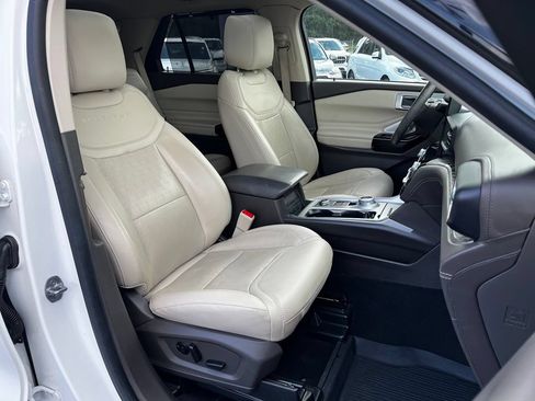Used 2022 Ford Explorer Platinum w/ Equipment Group 601A AWD/4WD image 25