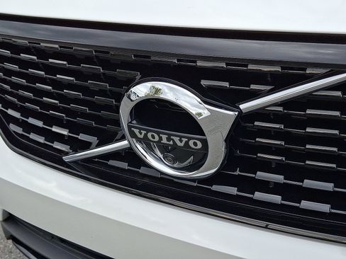 Used 2022 Volvo XC40 T5 R-Design w/ Advanced Package image 32