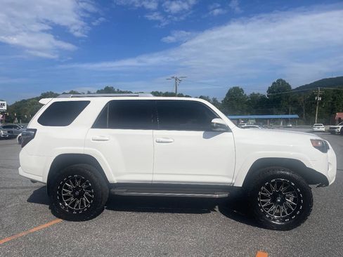 Used 2016 Toyota 4Runner SR5 Premium RWD image 7
