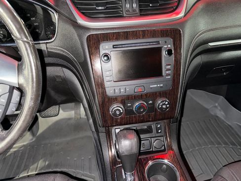 Used 2015 Chevrolet Traverse LT w/ Style and Technology Package image 11