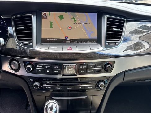 Used 2015 Hyundai Equus Signature RWD image 24