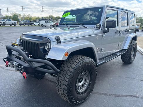 Used 2016 Jeep Wrangler Unlimited Sahara w/ Dual Top Group AWD/4WD image 7