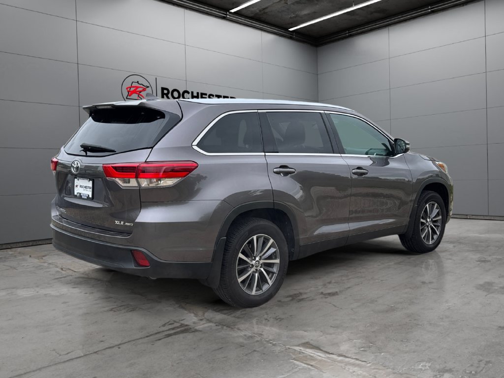 Used 2019 Toyota Highlander XLE AWD/4WD image 5