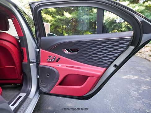 Used 2022 Bentley Flying Spur V8 image 43