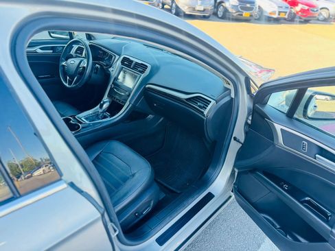 Used 2015 Ford Fusion SE w/ Equipment Group 202A FWD image 10