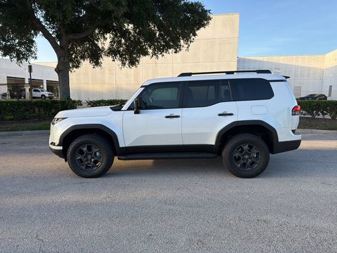 Used 2026 Lexus GX 550 AWD/4WD image 2