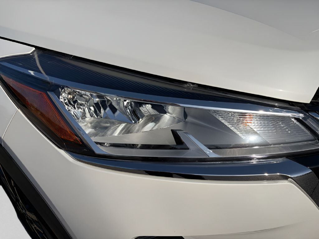 Used 2023 Nissan Kicks SV FWD image 14