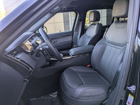 Used 2025 Land Rover Range Rover Sport image 27